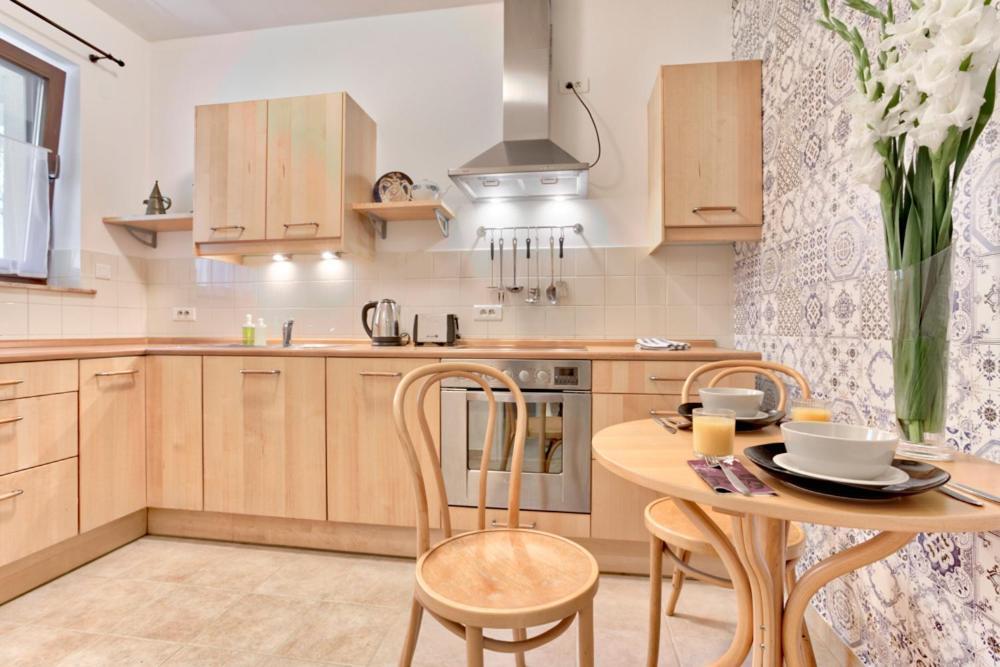 Tyzenhauz Apartments Lobzowska Street Краков Экстерьер фото